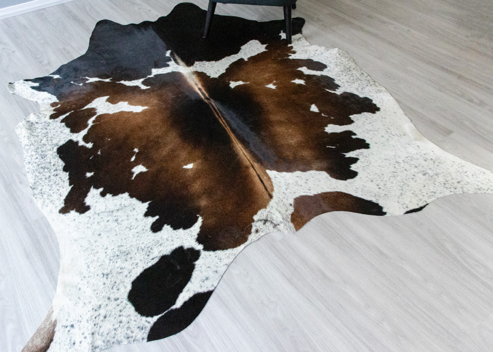 Metallic/Rustic Cowhide Rug (Size: 210 X 200 CM) CHR1945