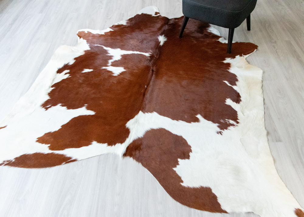 Brown And White Cowhide Rug (Size: 250 X 210 CM) CHR1923