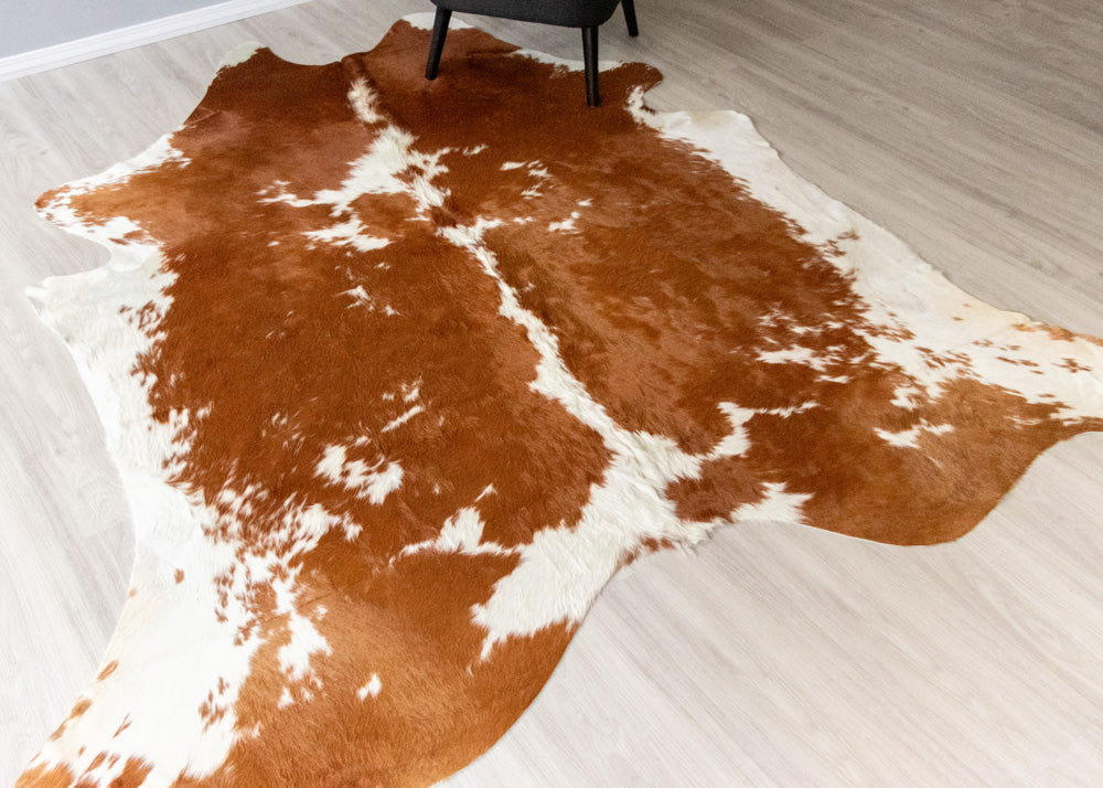 Brown And White Cowhide Rug (Size: 250 X 200 CM) CHR1934