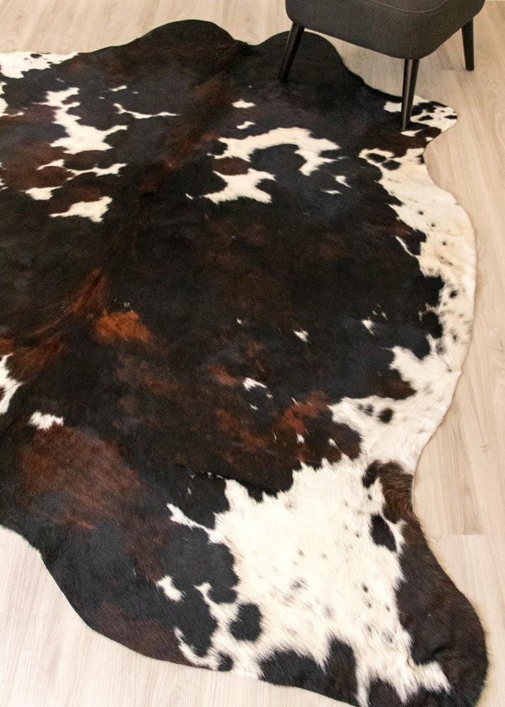 Exotic Tricolor Cowhide Rug (Size: 240 X 210 CM) CHR1939