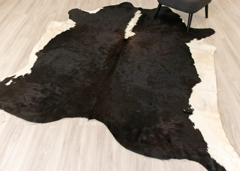 Hereford Black And White Cowhide Rug (Size: 250 x 220 CM) CHR1922
