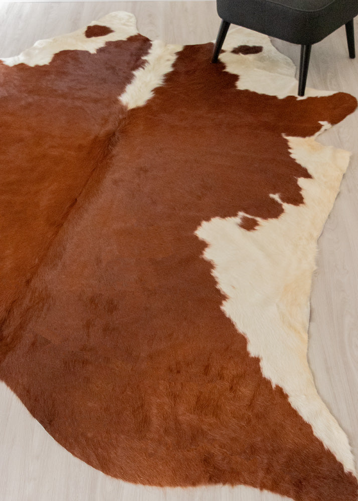 Hereford Brown And White Cowhide Rug (Size: 270 x 220 CM) CHR1936