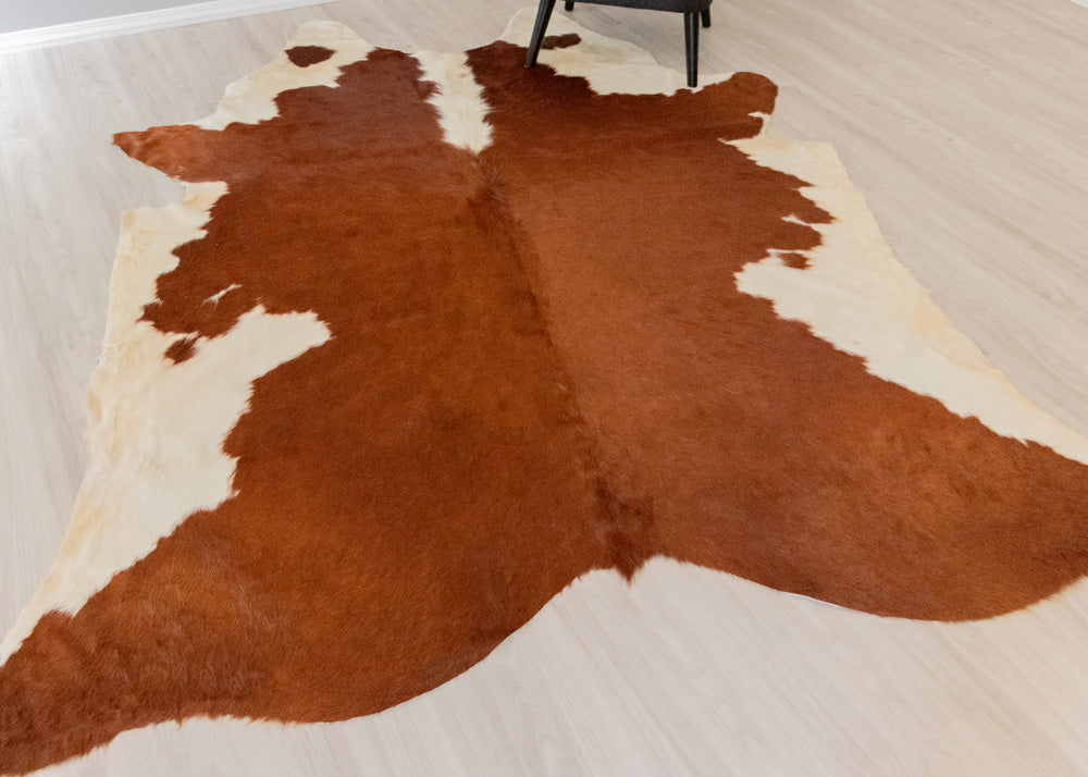 Hereford Brown And White Cowhide Rug (Size: 270 x 220 CM) CHR1936
