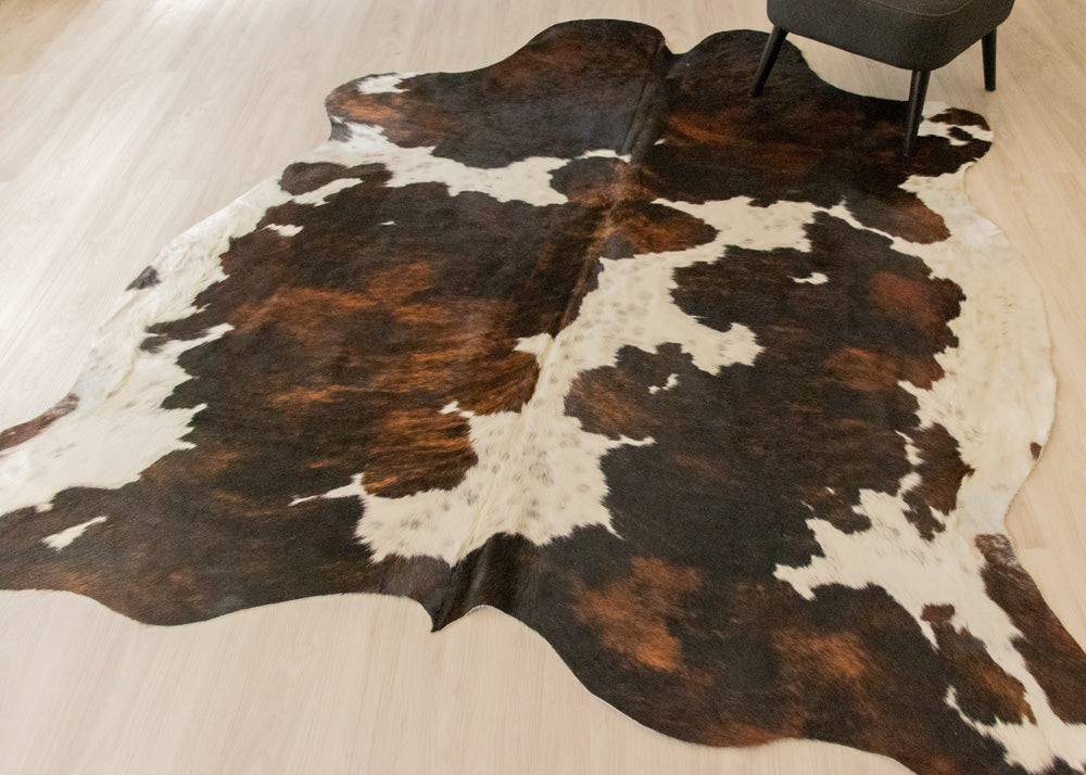 Exotic Tricolor Cowhide Rug (Size: 250 X 210 CM) CHR1941